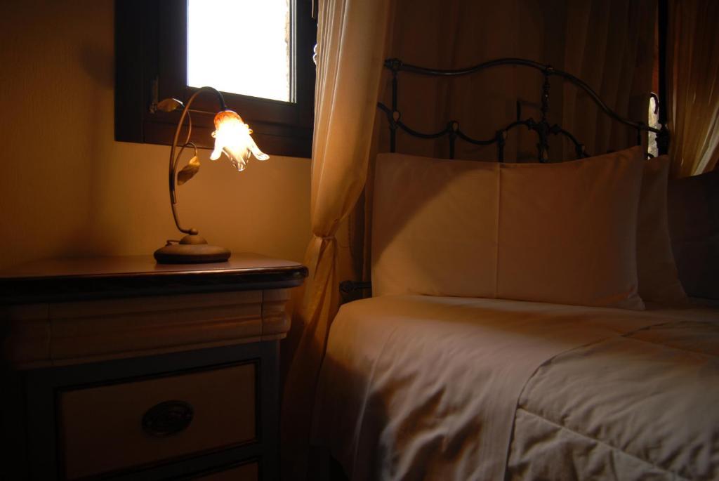Aiolides Hotel Kalívia Rum bild