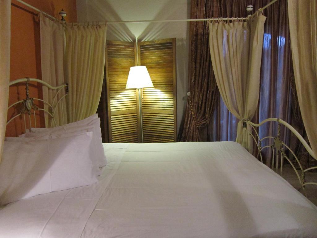 Aiolides Hotel Kalívia Rum bild